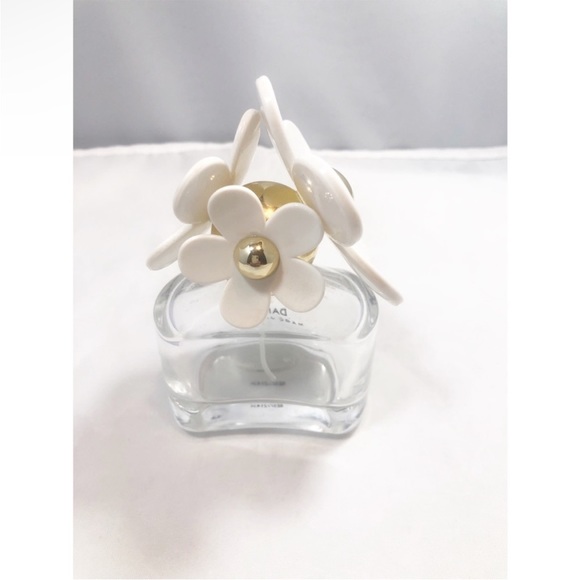 Marc Jacob’s Empty Bottle of Daisy - Picture 4 of 10